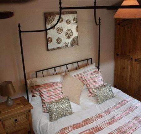 Robertsbridge Retreat At Cornhill Self Catering Apartments Szoba fotó
