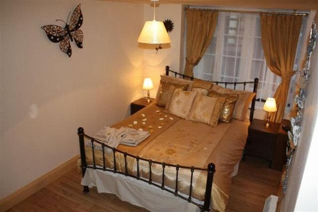 Robertsbridge Retreat At Cornhill Self Catering Apartments Szoba fotó