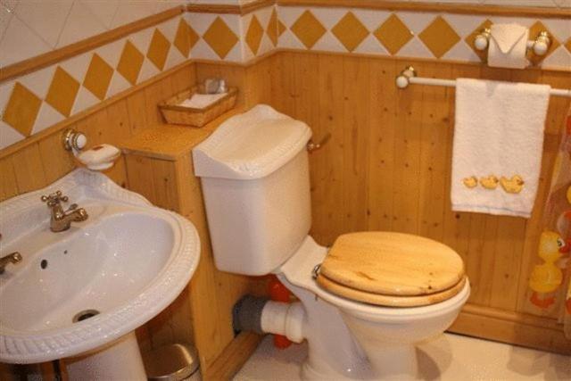 Robertsbridge Retreat At Cornhill Self Catering Apartments Szoba fotó