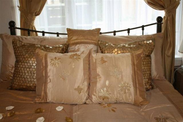 Robertsbridge Retreat At Cornhill Self Catering Apartments Szoba fotó